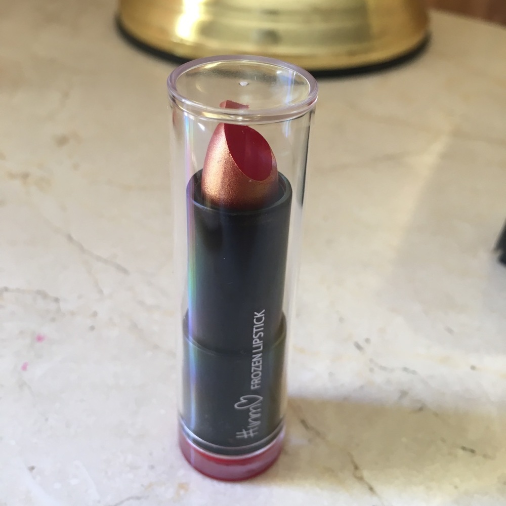 🌷NWT RED LIPSTICK🌷